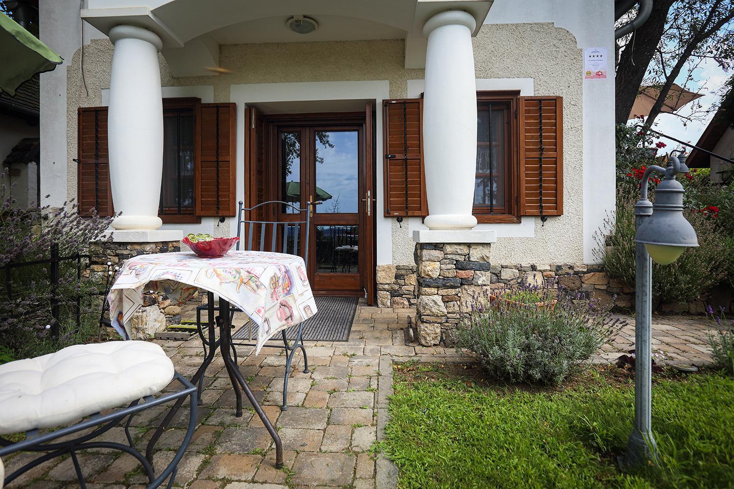Kali Borhaz - Nyaralohazak Ferienhaus Köveskál