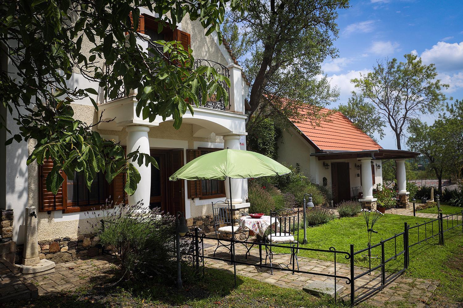 Ferienhaus Kali Borhaz - Nyaralohazak Köveskál